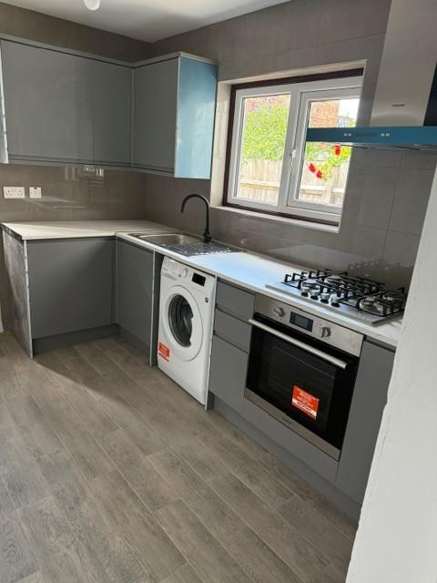 3 bed property in Derby Avenue, London